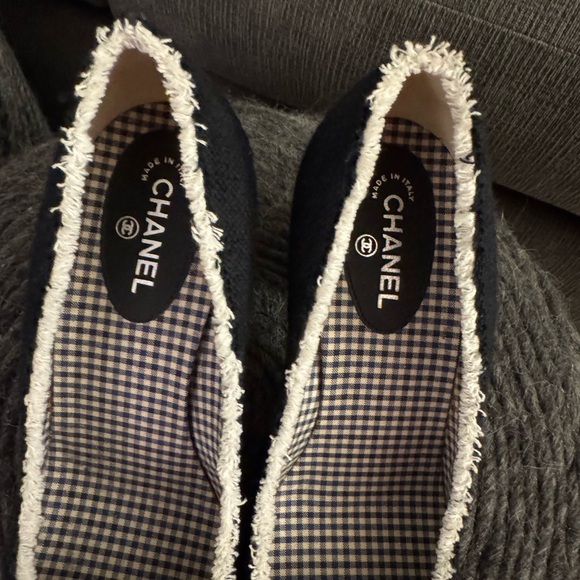 CHANEL Rosette heels - Picture 5 of 5